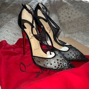 I typically wear a 9 these are a 10 and fit perfect